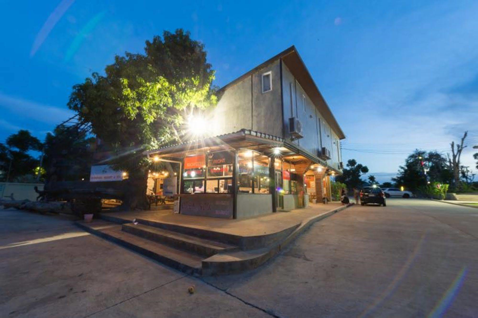 The Riverpool Resort And Spa Kanchanaburi Esterno foto